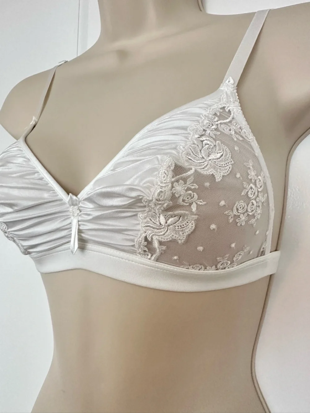 La Perla Collector Elegant White Lace Bralette